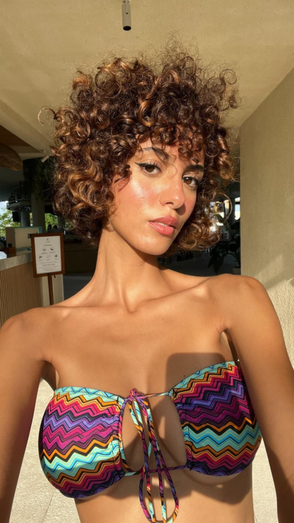 Selfie de Rita Faez en maillot de bain