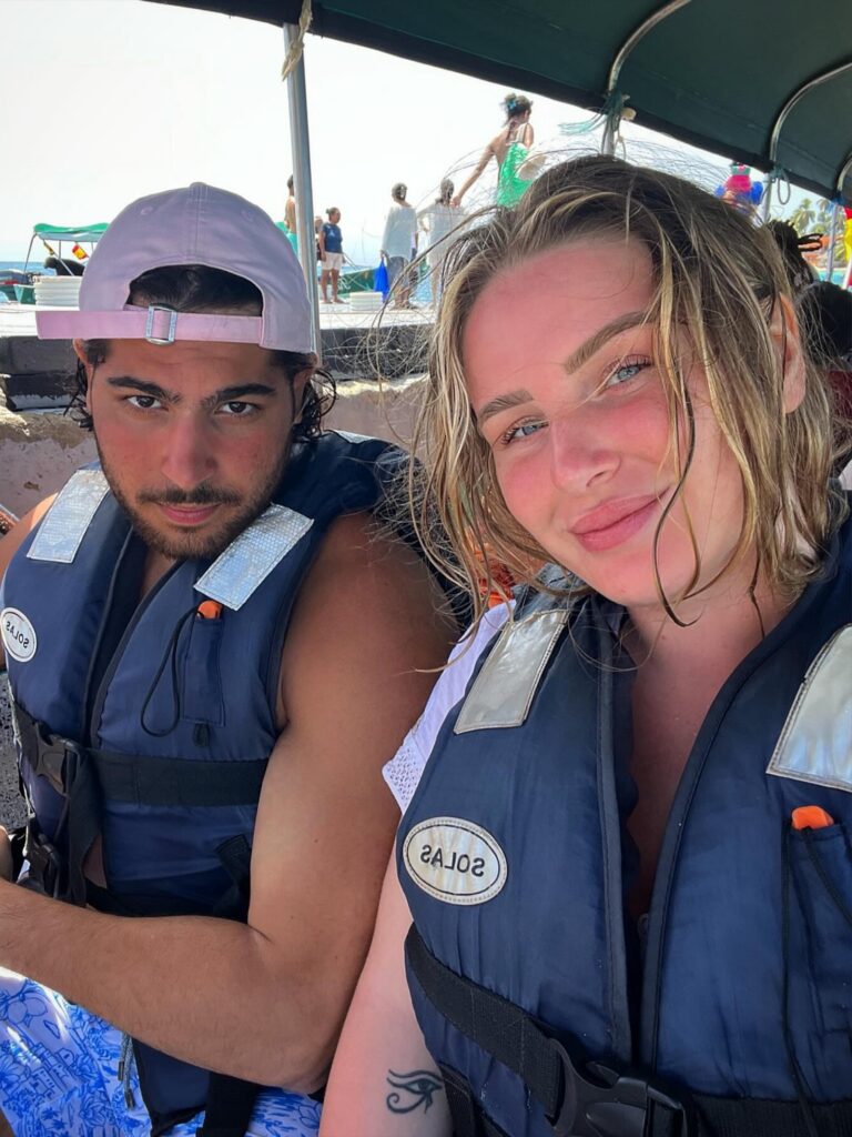 Chloeinpanama posant avec son copain Rayane Saka
